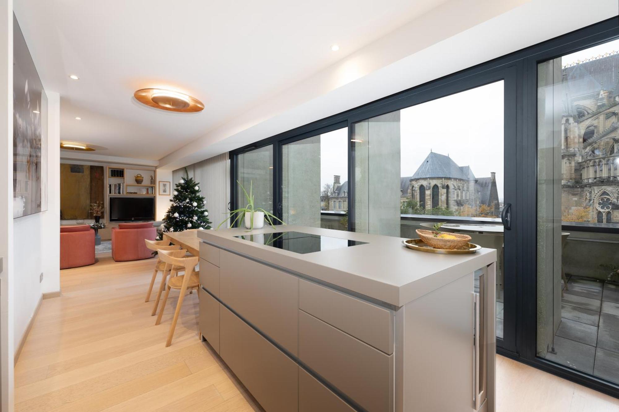 Les Suites 7 Anges - Parking, Vue Cathedrale & Centre Historique แร็งส์ ภายนอก รูปภาพ