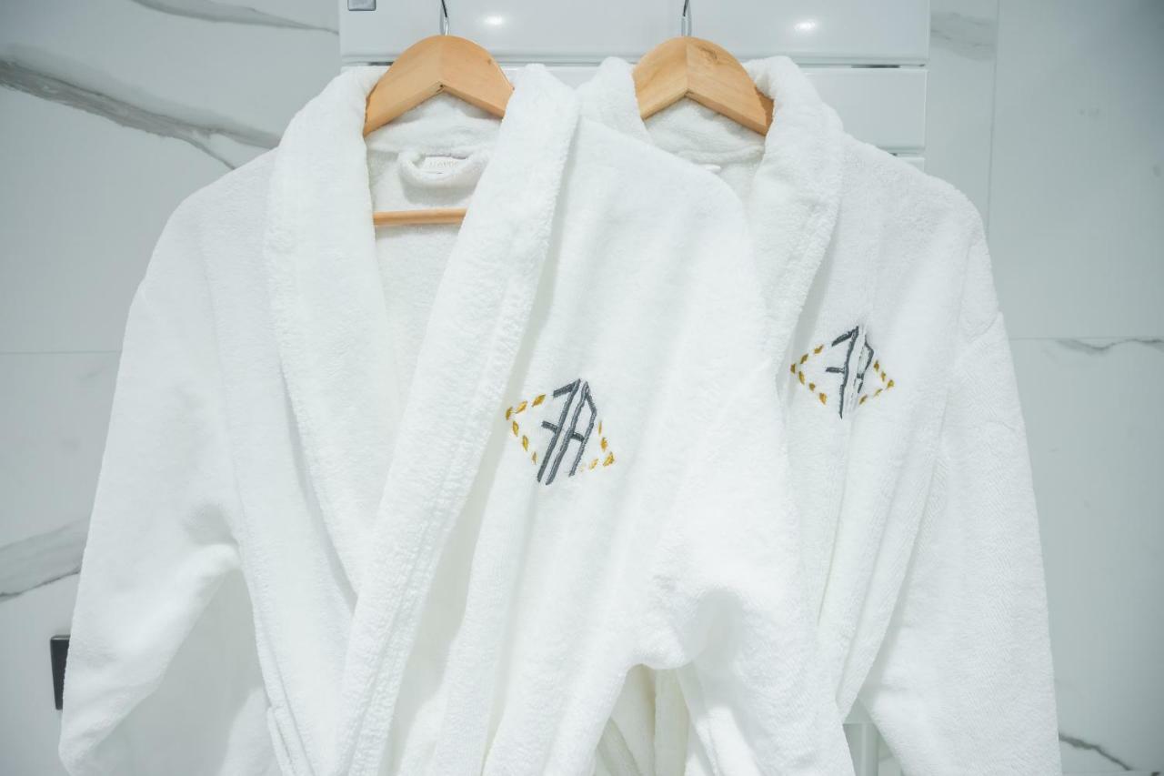 Les Suites 7 Anges - Parking, Vue Cathedrale & Centre Historique แร็งส์ ภายนอก รูปภาพ
